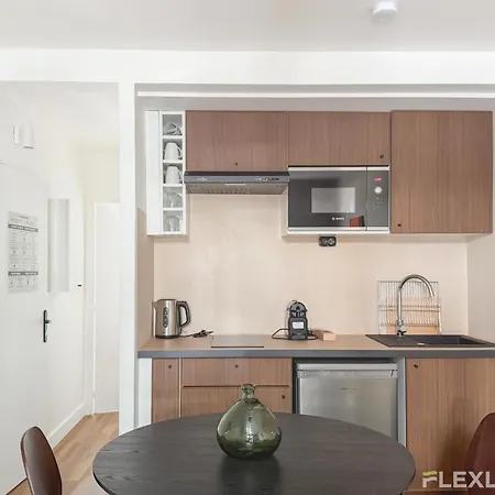 Charming 27m One-bedroom In 20 With Shared Terrace