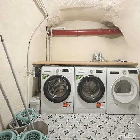 Apartment Charming 27m One-bedroom In 20 With Shared Terrace Paris