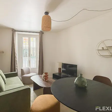 Immeuble Droite Paris