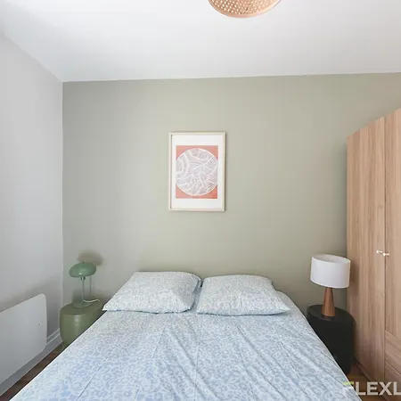Charming 27m One-bedroom In 20 With Shared Terrace * Paris
