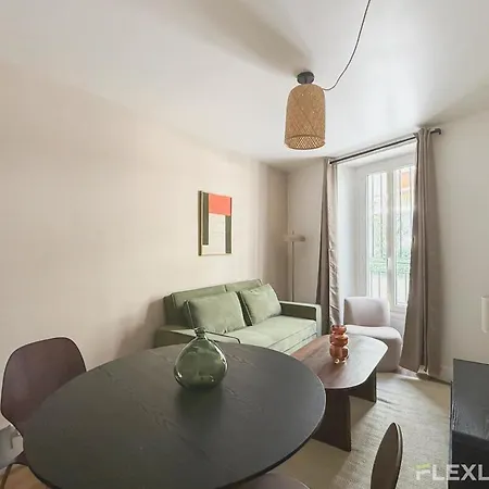 Immeuble Droite Apartment *