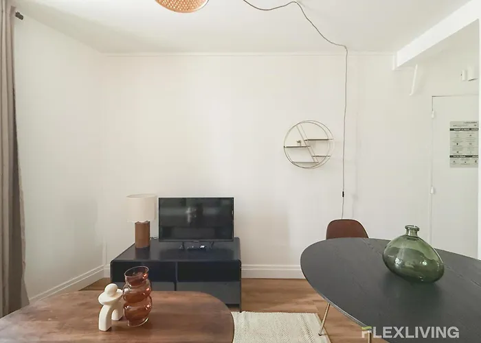 Charming 27m One-bedroom In 20 With Shared Terrace Paris