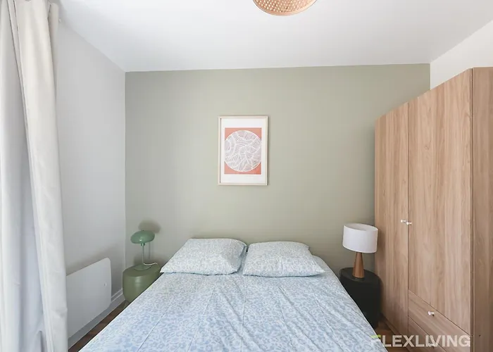 Charming 27m One-bedroom In 20 With Shared Terrace * Paris