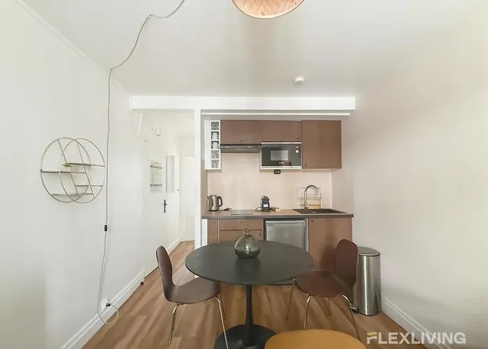 Charming 27m One-bedroom In 20 With Shared Terrace * Paris